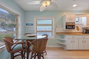 Dining - Waterfront Port Orange Cottage w/ Private Dock, River Views & Beach-Town Charm (Port Orange)
