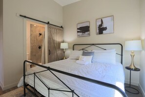 4 bedrooms, desk, iron/ironing board, WiFi