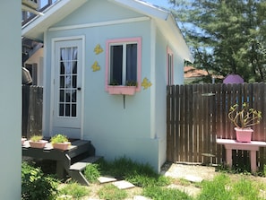 Terrace/patio - The YellowButterfly Tiny House (Nassau)