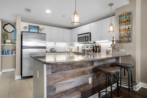 Fridge, microwave, oven, stovetop - PET FRIENDLY! GREAT VIEWS! UPDATED FURNISHINGS! BCH SRVC INCL!!! (Panama City Beach)