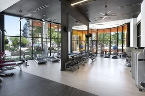 Fitness facility - Deluxe Domain 1BR w/ Gym, Pool & W/D, walk to Q2 Stadium, by Blueground (Austin)