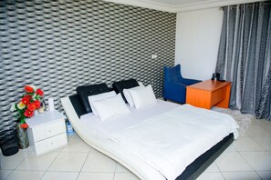 4 室のベッドルーム、WiFi、ベッドシーツ