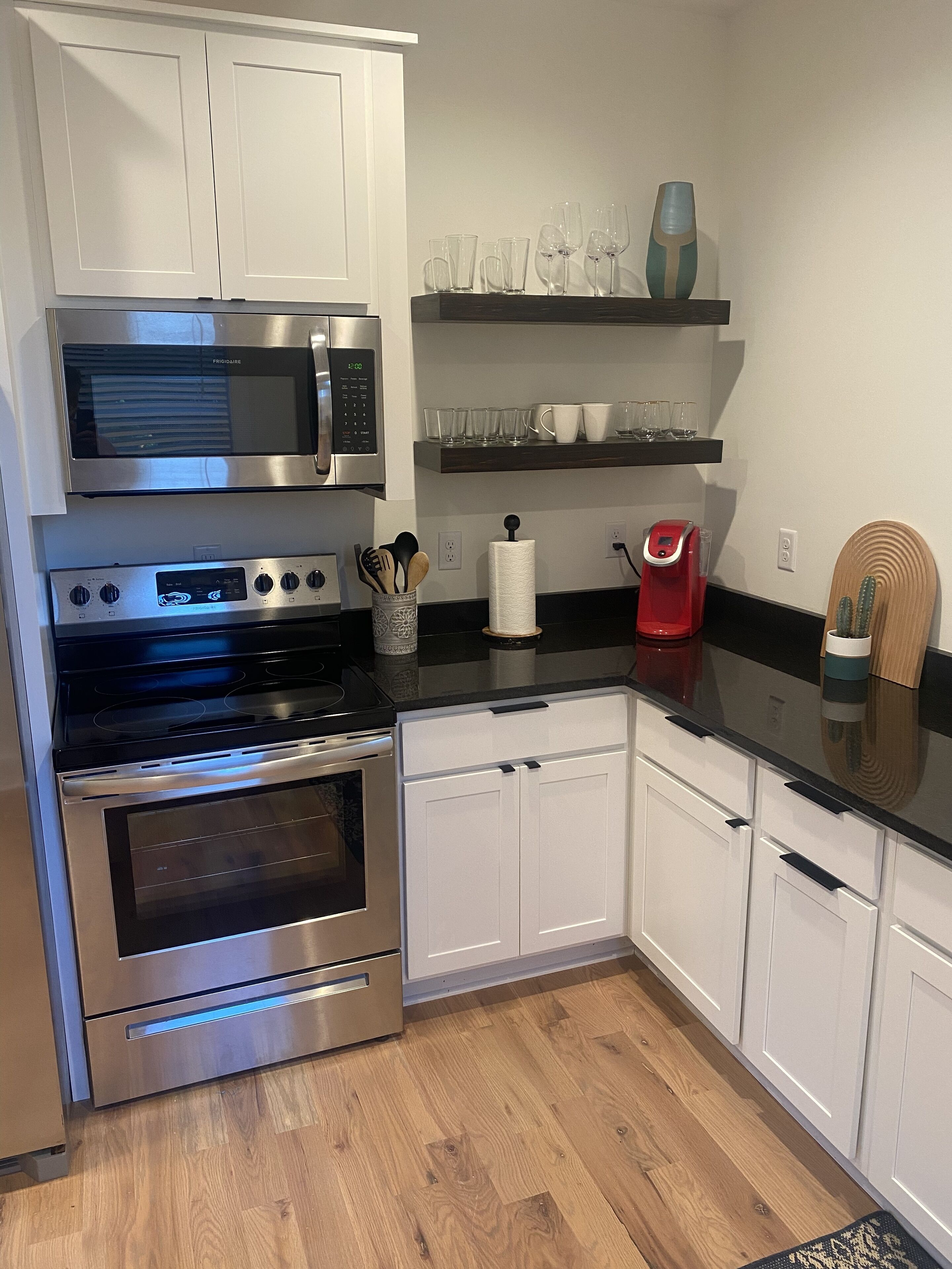 Refrigerador, microondas, horno, placa de cocina