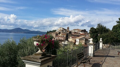 The Villa of Augustus with a prestigious view of Lake Bracciano, 30 km from Rome