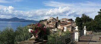 The Villa of Augustus with a prestigious view of Lake Bracciano, 30 km from Rome