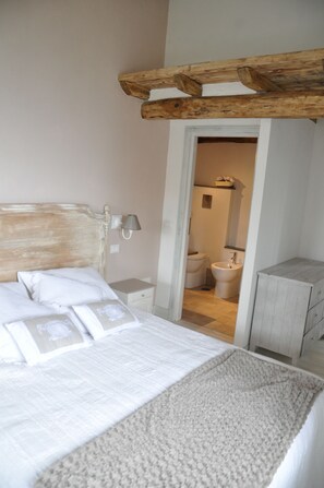 4 bedrooms, desk, iron/ironing board, travel crib - The Villa of Augustus with a prestigious view of Lake Bracciano, 30 km from Rome (Anguillara Sabazia)