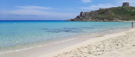 Una spiaggia nelle vicinanze