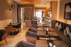 Restaurant - Prince Bingley Hotel (White Feather Road, Xixia, Nanyang) (Xixia)