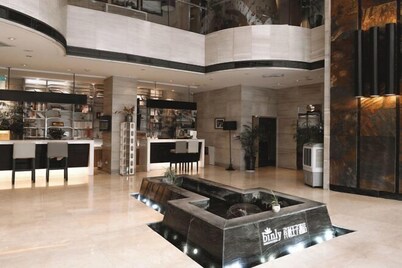 Prince Bingley Hotel (White Feather Road, Xixia, Nanyang)