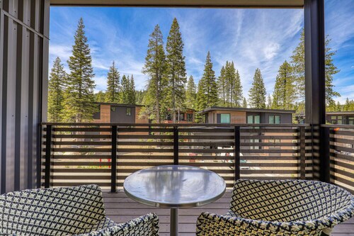 Powder Run By Tahoe Getaways - Luxury Townhome IN Palisades Tahoe.
