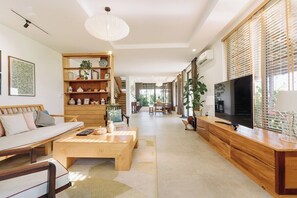 Smart TV, offices - Tranquil View 10' to Old Town | Vesta Collections (Thành phố Hội An)