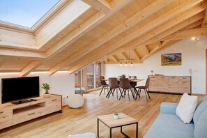 TV - Apartment Meditz with Mountain View, Balcony & Wi-Fi (Unterammergau)