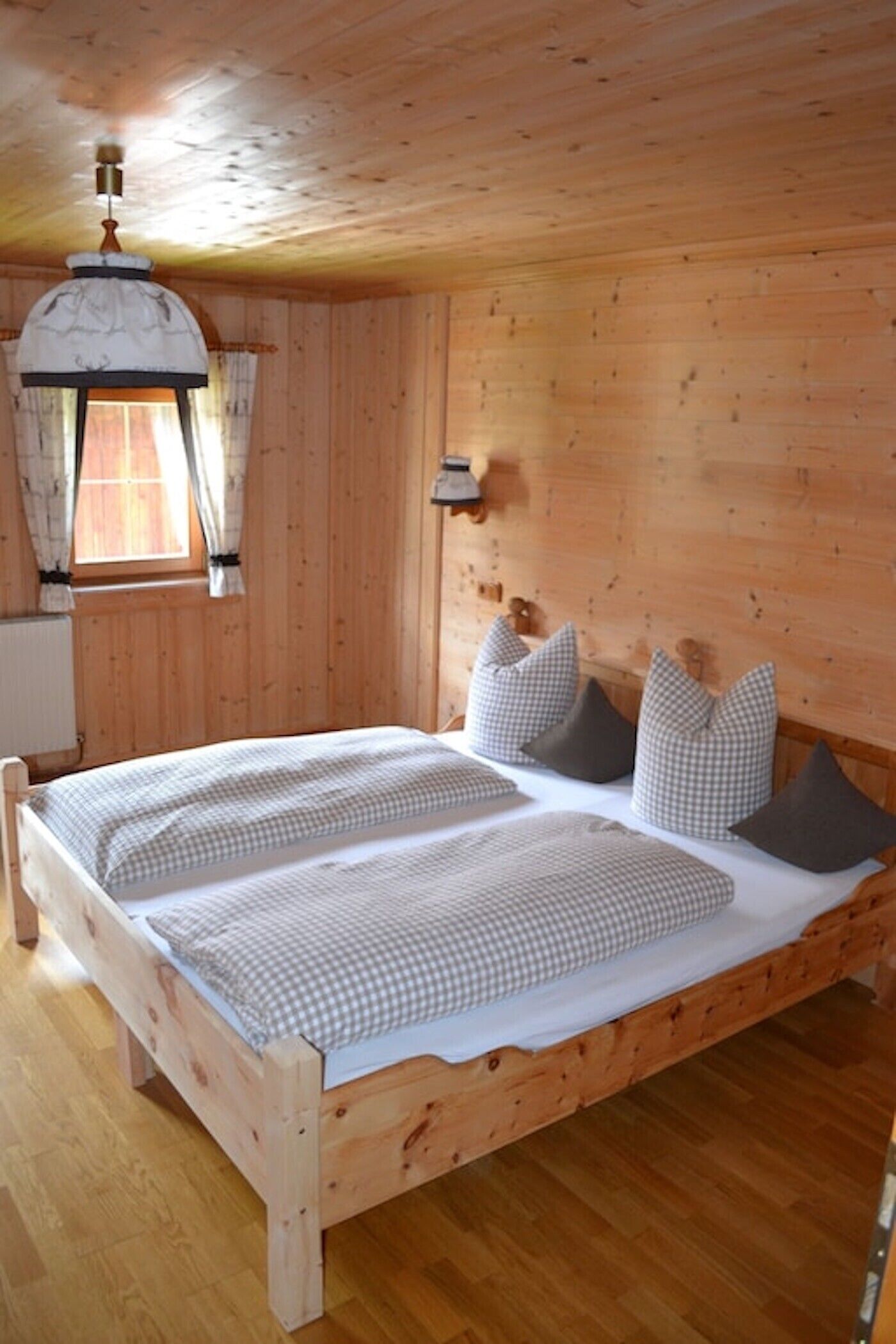 5 chambres, Wi-Fi gratuit, draps fournis