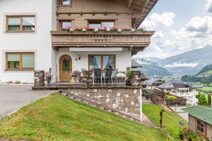 Exterior - Apartment 'Dornauer Sommer' with Mountain View, Balcony & Wi-Fi (Hippach)