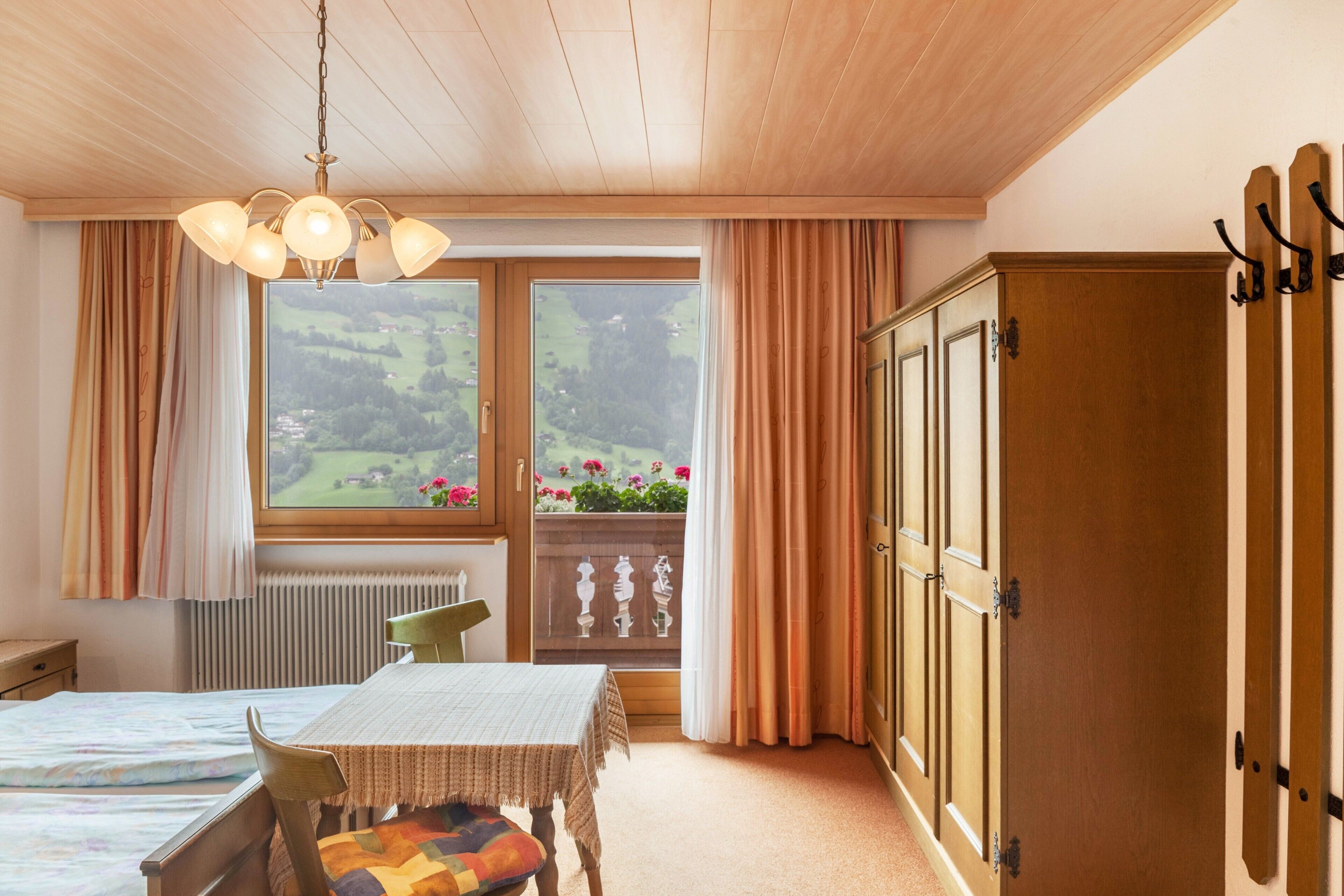 4 bedrooms, free WiFi, bed sheets