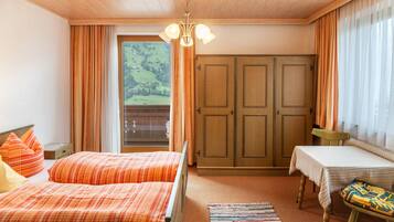 4 quartos, Wi-Fi de cortesia, roupa de cama