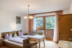 4 bedrooms, free WiFi, bed sheets