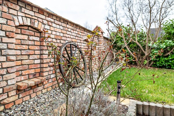 Property grounds - Holiday Home 'Krakow am See' with Terrace & Wi-Fi (Krakow am See)