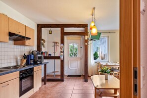 Fridge, microwave, oven, stovetop - Holiday Home 'Krakow am See' with Terrace & Wi-Fi (Krakow am See)