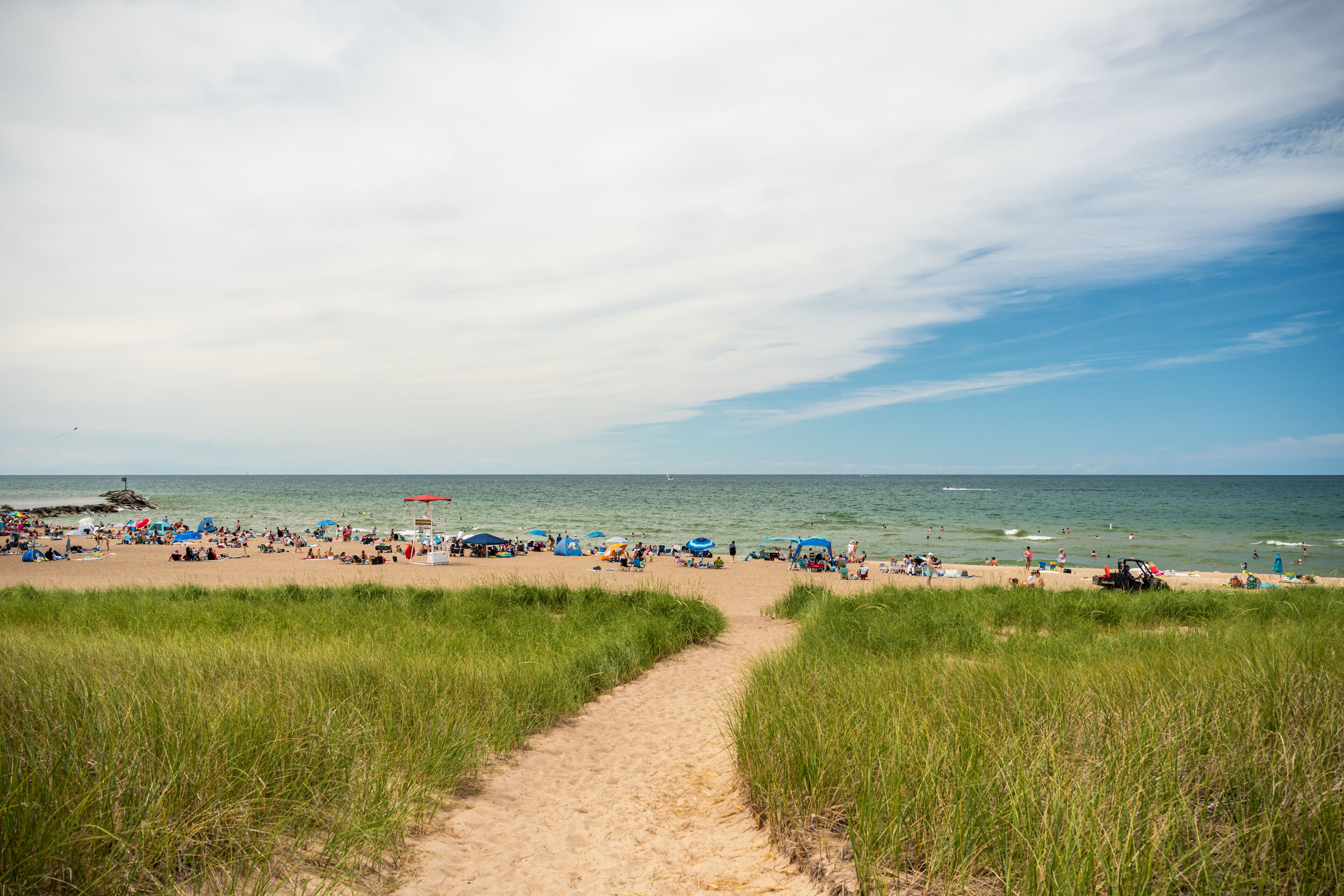 Beach nearby, sun-loungers, beach towels