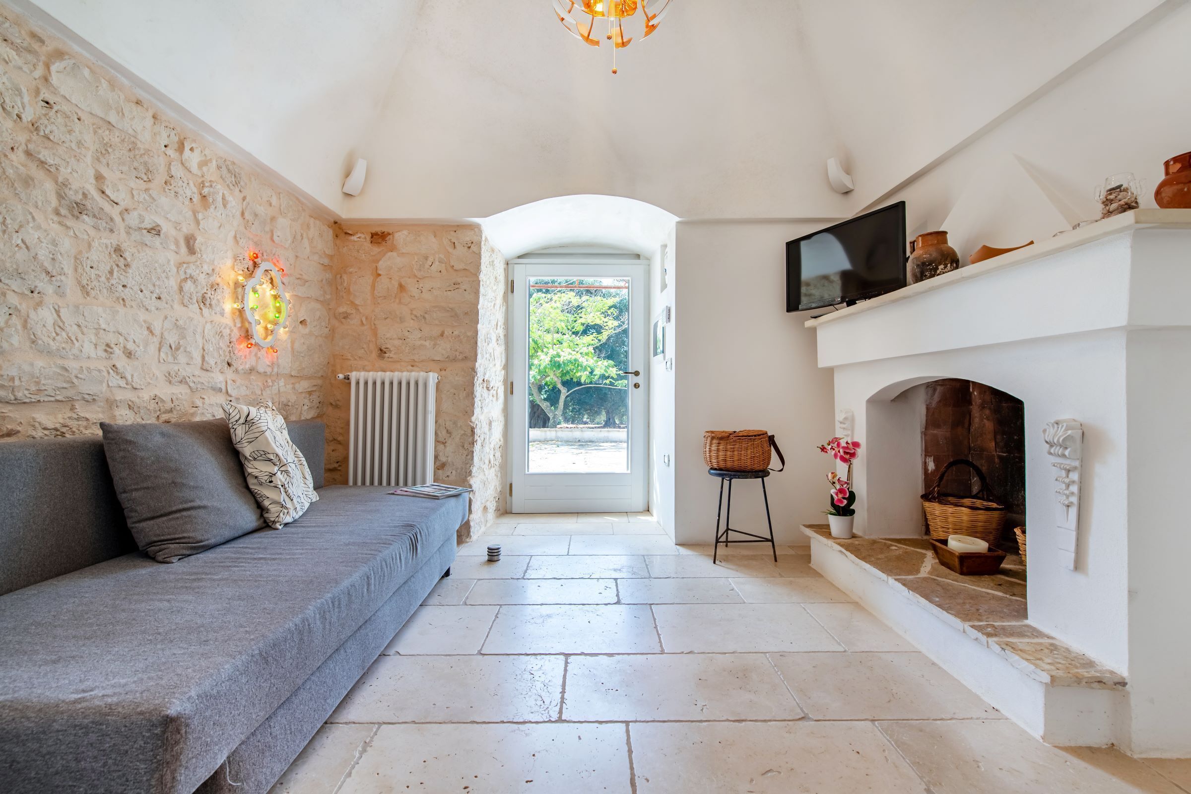 Télévision, cheminée