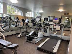 Fitness facility - Wow! Coronado Beach Resort sleeps 4 w/kitchen, by Hotel Del & ocean FREE Parking (Coronado)