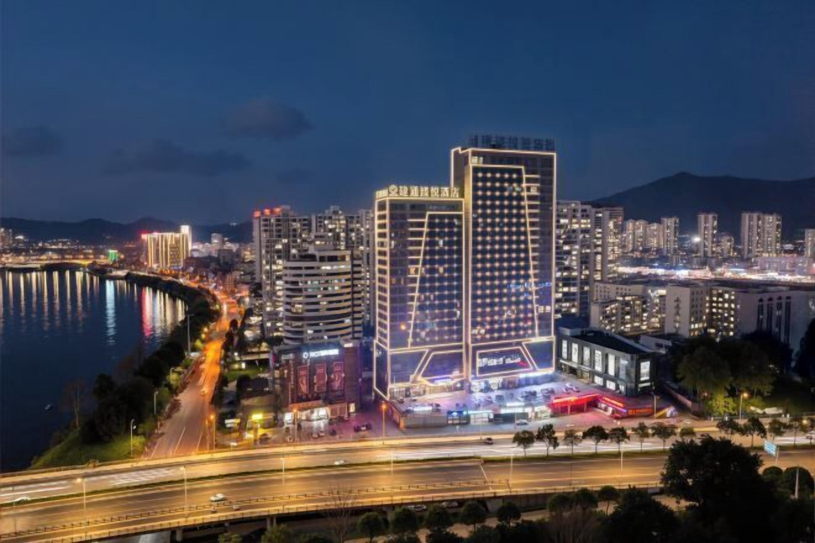 المنشأة من الخارج