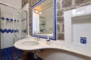 Shower, bidet, towels - Casa Lella, Furore, Italy (Furore)