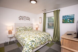 2 habitaciones, escritorio, tabla de planchar con plancha y wifi gratis 