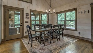 Dining - Bert's Hideaway - Hot Tub | Pool Table | Pop-A-Shot Basketball | Shuffleboard | Fire Pit (Blue Ridge)