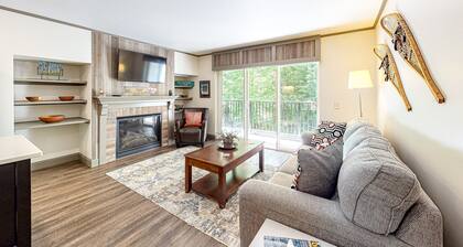 Comfortable ski-in/out condo with pool, balcony, high-speed WiFi & hiking nearby