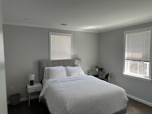 3 bedrooms, iron/ironing board, WiFi, bed sheets - Single family home close to universities and and major hospitals.  (Boston)