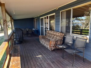 Terrace/patio - Amazing Ansons Bay remote paradise for the family in the Bay of Fires area. (Ansons Bay)