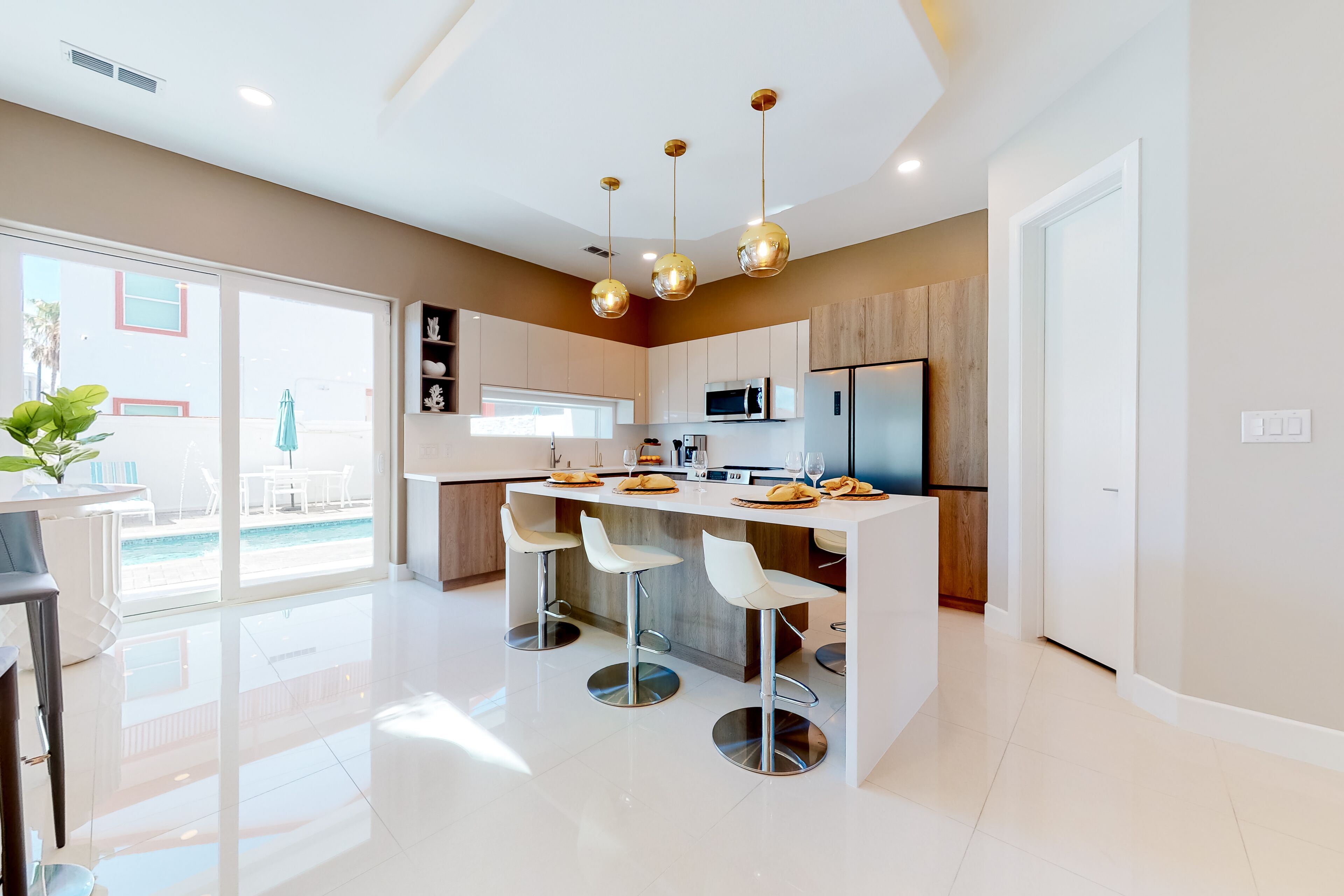 ثلاجة، ميكروويف، فرن، موقد طهي مسطح