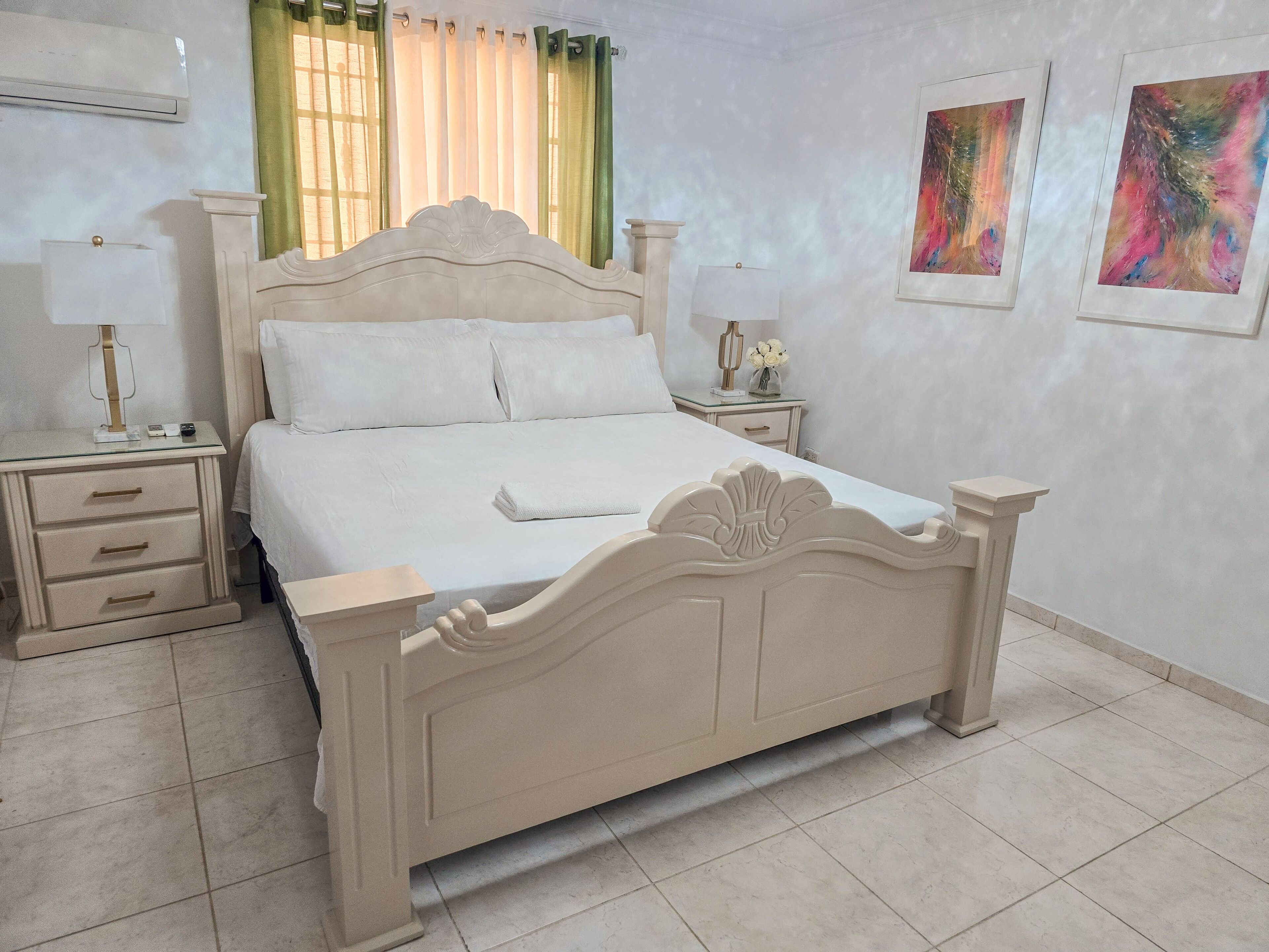 3 soverom, skrivebord, wi-fi (inkludert) og sengetøy