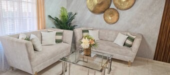 GREAT LOCATION 3 BED, 2 BAD, 5 MIN WALK TO PALMARES MALL