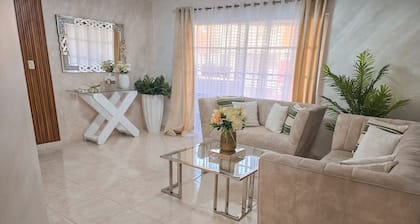 GREAT LOCATION 3 BED, 2 BAD, 5 MIN WALK TO PALMARES MALL