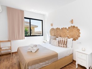 1 soverom, skrivebord, strykejern/-brett og wi-fi (inkludert)