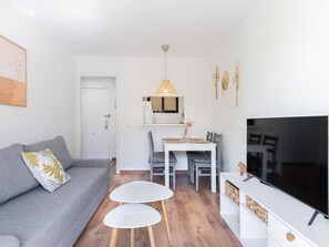 TV - BEAUTIFUL AND EXCLUSIVE APARTMENT WITH FREE WIFFI IN LOS ÁLAMOS (Torremolinos)