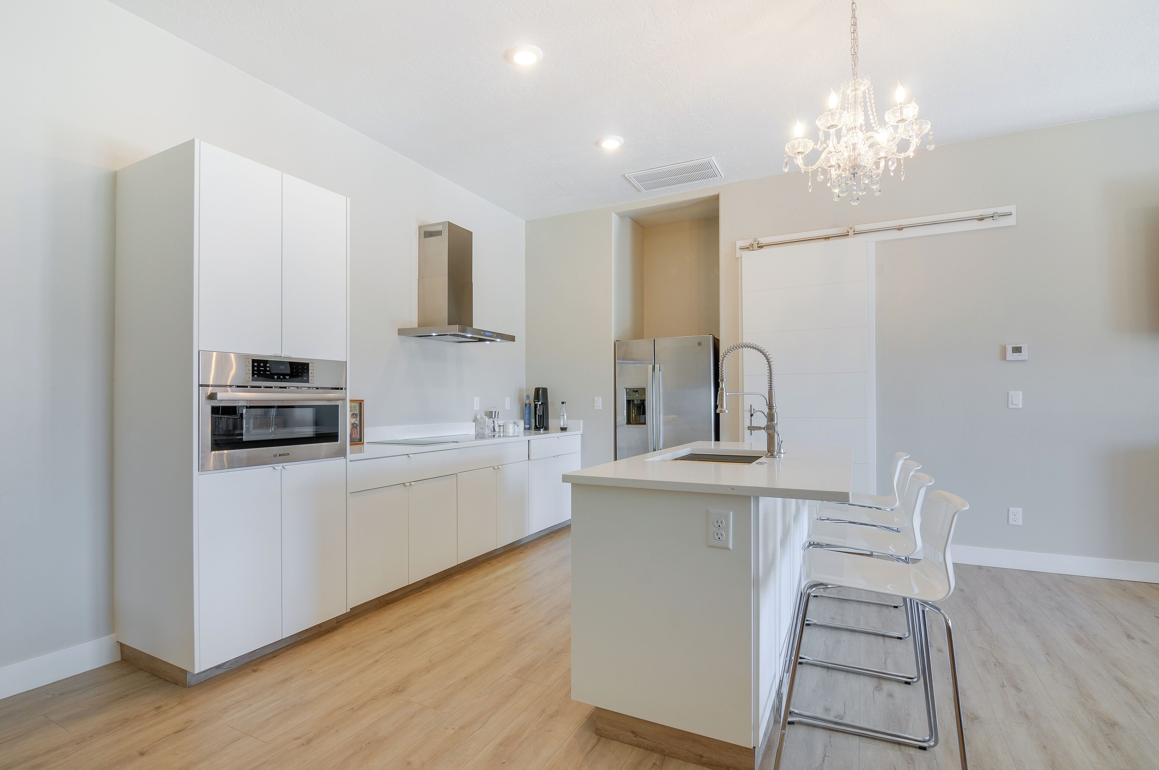 雪櫃、微波爐、焗爐、爐具