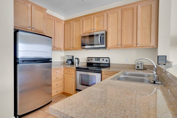 雪櫃、微波爐、焗爐、洗碗機