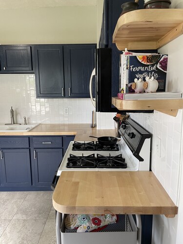 Great Location! Cheerful 3+ bedroom close to the zoo and downtown!