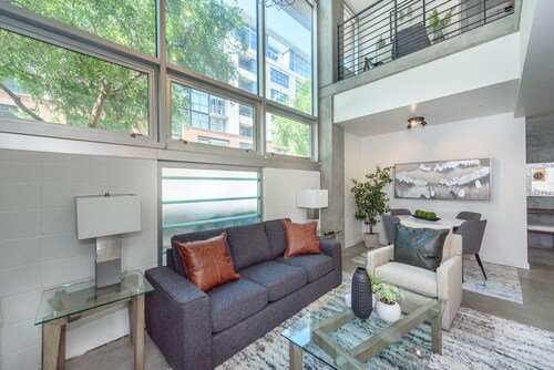 King size luxury loft condo Petco-Park-Downtown SD