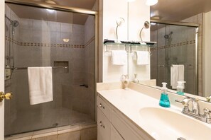 Hair dryer, towels, shampoo - Longer Stays Welcome at Reduced Rates at Historic Gail's Gallery | Metro Atlanta |Six Flags (Austell)
