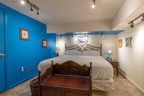 3 bedrooms, desk, iron/ironing board, free WiFi
