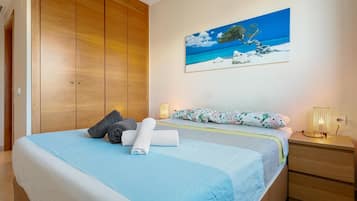 2 bedrooms, iron/ironing board, internet, bed sheets