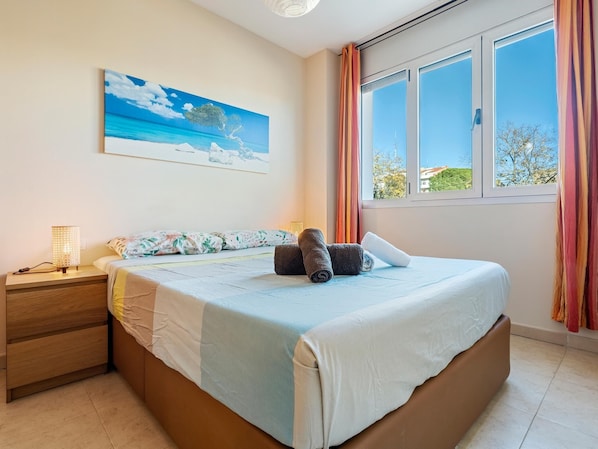 2 bedrooms, iron/ironing board, internet, bed sheets - Apartment with terrace & pool 5min beach (Sant Feliu de Guíxols)