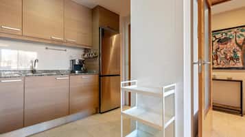 Fridge, microwave, oven, dishwasher