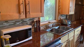 Cookware/dishes/utensils