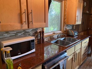 Cookware/dishes/utensils